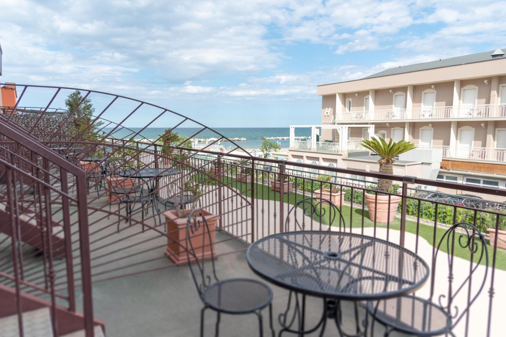 Hotel Giorgetti Orange Bellaria-Igea Marina Exterior photo